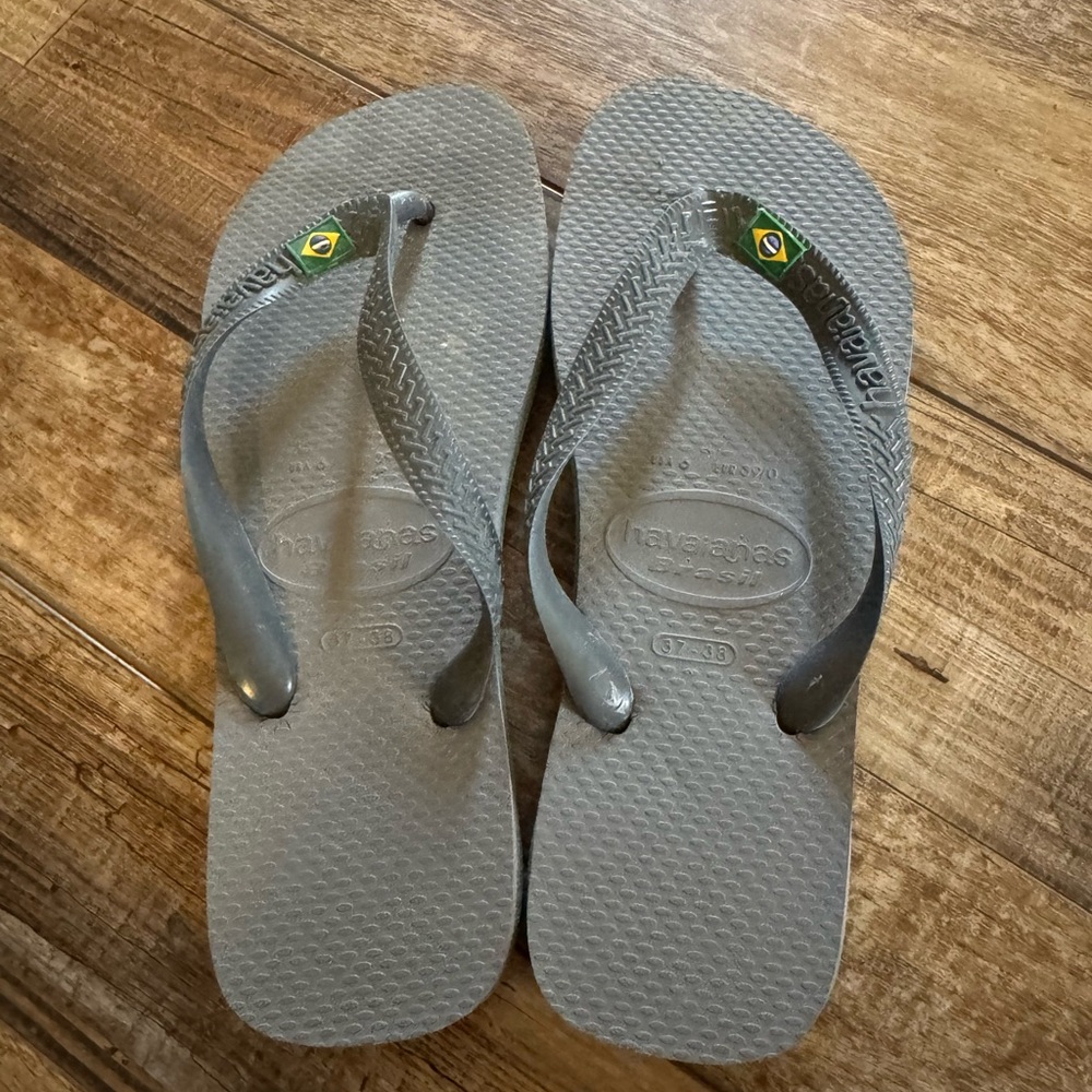 Havaianas Dark Gray Flip Flops
